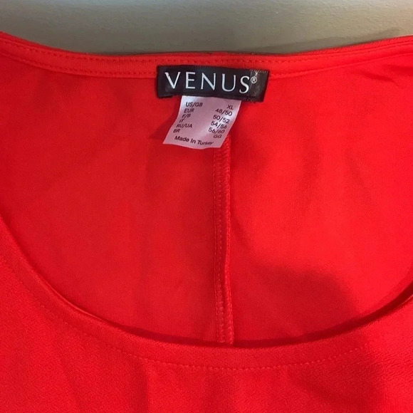 Venus cold shoulder with a ruffle, a-line. Size: XL - Picture 2 of 15